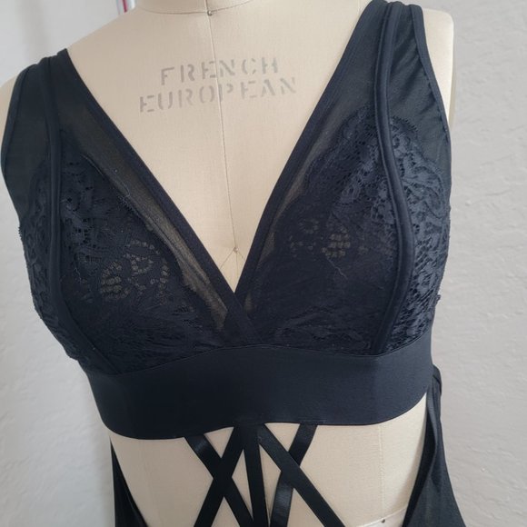 TUTTI ROUGETTE Lace Strappy Cutout Bodysuit - Picture 6 of 9